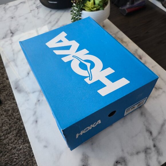 Athletic_Shoes